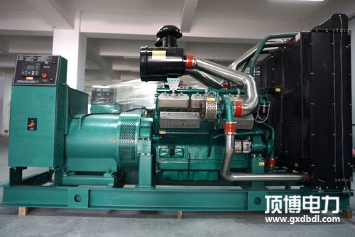 100千瓦柴油發(fā)電機組維修無小事，清洗油污不可小覷