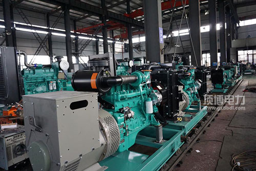 發(fā)動(dòng)機(jī)機(jī)油桶CF-4、15W-40分別是指什么