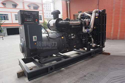 工業(yè)發(fā)電機(jī)組與家用選柴油發(fā)電機(jī)組還是天然氣、汽油